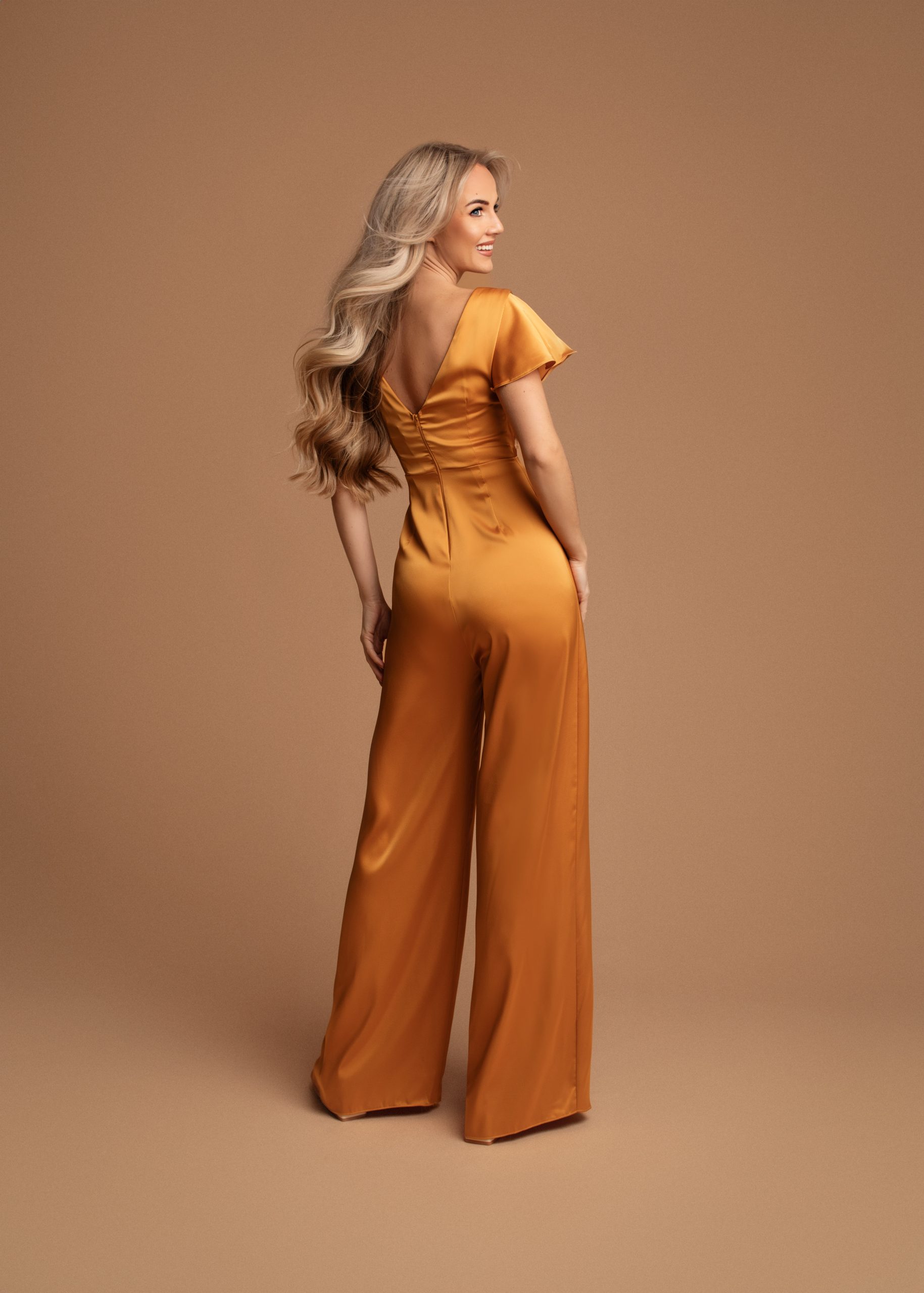 Oranje Gala Jumpsuit – Carmina - bestel bij BK Leder Oranje Gala Jumpsuit - Carmina - Afbeelding 2