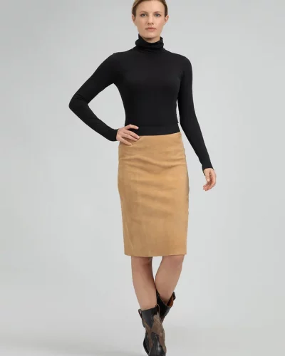 Dames taupe vegan suede leren suede kokerrok – Coco - bestel bij BK Leder Dames taupe vegan suede leren suede kokerrok - Coco