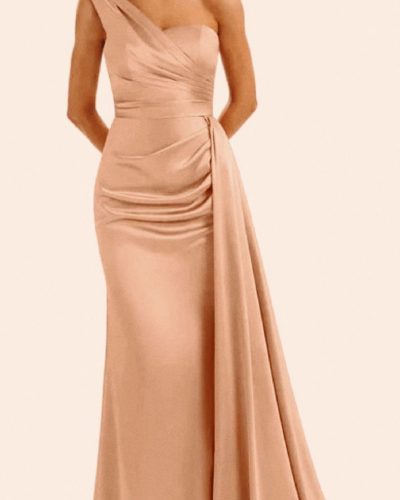 Beige one-shoulder galajurk met sleep -Avena - bestel bij BK Leder Beige one-shoulder galajurk met sleep -Avena