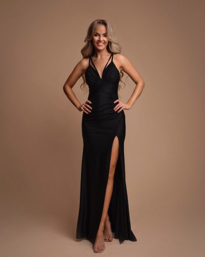 Zwarte glanzende galajurk met hoge split en V-hals -Tatiana - bestel bij BK Leder Zwarte glanzende galajurk met hoge split en V-hals -Tatiana