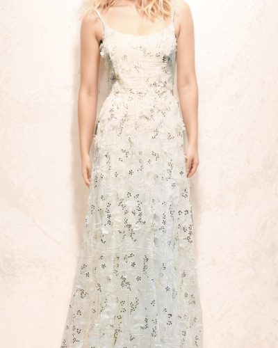 Witte galajurk met 3D-bloemenapplicaties -Orfia - bestel bij BK Leder Witte galajurk met 3D-bloemenapplicaties -Orfia