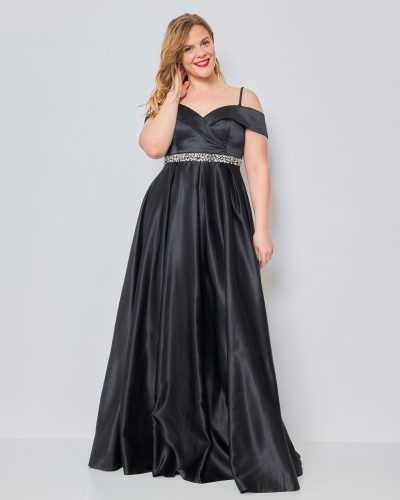 Zwarte lange galajurk in grote maten – Shayan - bestel bij BK Leder Zwarte lange galajurk in grote maten - Shayan